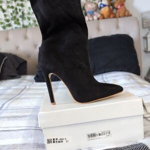 Elegant Black Stiletto Boots